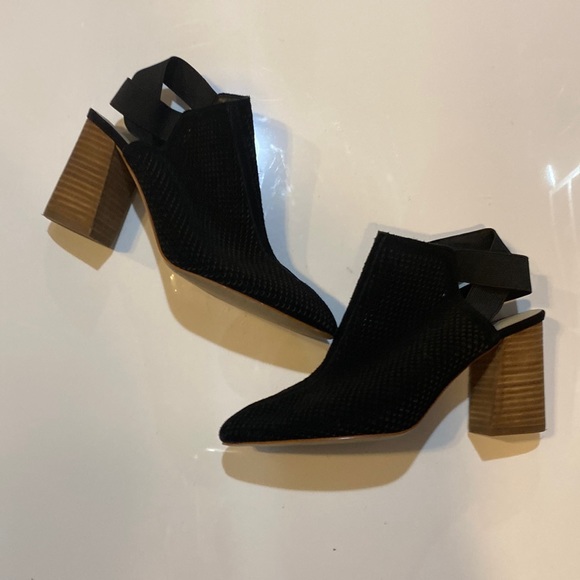 Black Marc Fisher Booties Size 7.5 - Picture 1 of 5